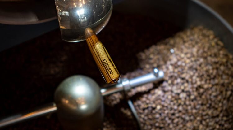 The Science Behind Effective Coffee Ground De-clumping