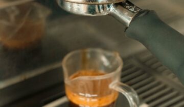 Why Your Manual Espresso Shot Time Does Not Match Your Yield