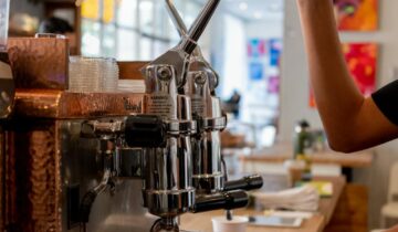 Mastering Pressure Profiling with a Manual Lever Espresso Maker