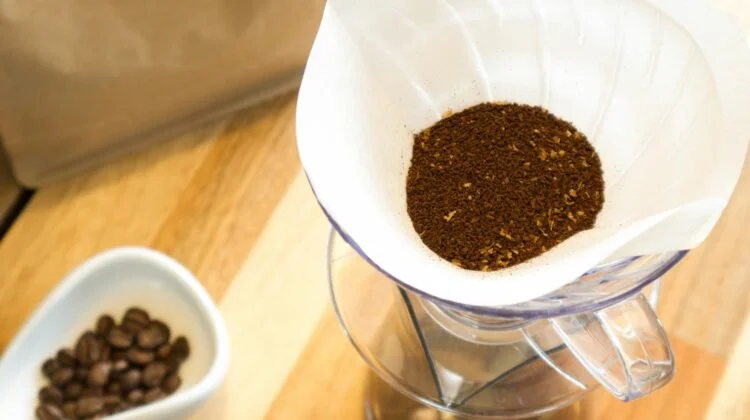 The role of oxygen-bleached filter paper in Moccamaster brew clarity