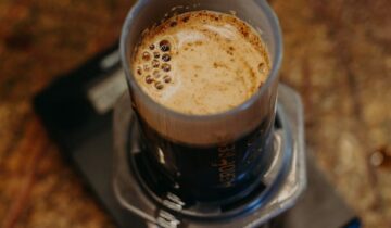 Using flow control caps to improve Aeropress crema-style foam