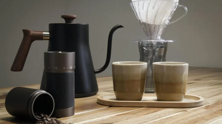 How Slow Feeding Reduces Static and Retention in Your Grinder