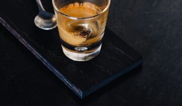 Demerara vs. white sugar: Choosing the right sweetener for dark roast espresso shots