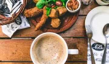 Stretching vs. rolling: Steaming stages for the perfect cappuccino village