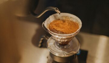 Single Dosing vs Hopper Feeding: Workflow Impacts for Home Baristas Tuning