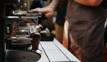 Why your espresso machine’s group head needs a daily flush