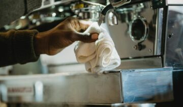 Daily vs. Weekly espresso machine cleaning: A maintenance schedule